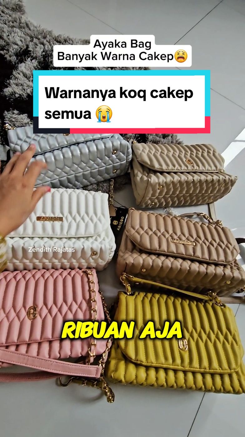 Ayaka ini emang bikin galau. 😭 buruan co sekarang mumpung komplit warna 🥹 #taspesta #taskondangan #taswanita #tasrantai 