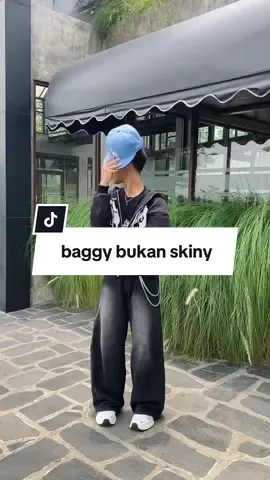 gagal jadi idamanmu soalnya aku Baggy bukan Skiny🥵🤪 #celanagombrong #baggypants #baggyjeans #brandlokal #jiniso #belilokal #diskontiktokshop #fyp 