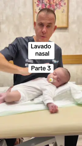 Aquí os muestro cómo realizar unos lavados nasales a vuestro bebé pequeñito. Esta es la parte 3 de 3 vídeos. Si necesitas más información donde resolverás esta y muchas más dudas sobre el cuidado y la salud de tu bebé, te recomiendo la lectura del libro HARÍA CUALQUIER COSA POR TI, El gran libro del recién nacido. El libro contiene códigos QR con enlaces a videos exclusivos. #mireciennacido #haríacualquiercosaporti #libro #mocos #lavadosnasales 