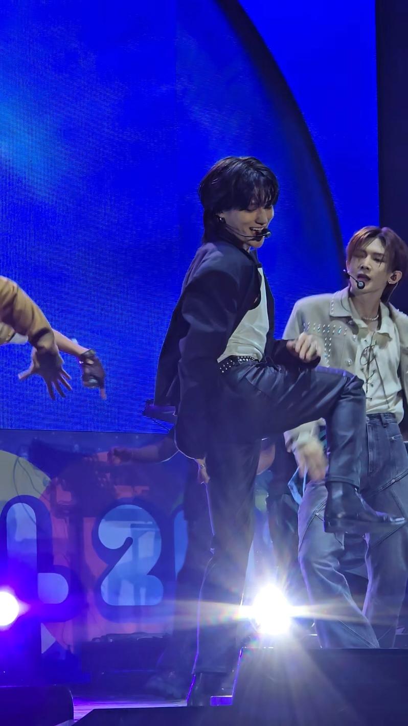 LA FAMEUSE PARTIE DE WOOYOUNG DANS CRAZY FORM 😭😭 #Ateez #ateezconcert #jungwooyoung #wooyoung #crazyform #concert @ATEEZ_Official 