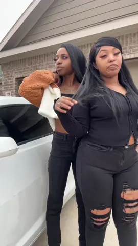 Can you guess where my other hand went ? 😂 #femforfem🌈 #lesbiansoftiktok #wlwcouple #fypシ゚viral #fypシ゚viral #cute #couplegoals #teamwork 
