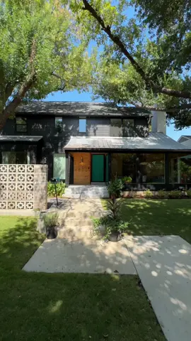 I’m in love with that sunroom!! . . so happy for my wonderful clients!  #midcenturystyle #housetour #homedesign #interiordesign #lakewood #dallasrealtor #dallasrealestate 