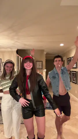 Wait 🤚🏻 #fyp #trending #wait #viralvideo @isamaeharris @elise harris 