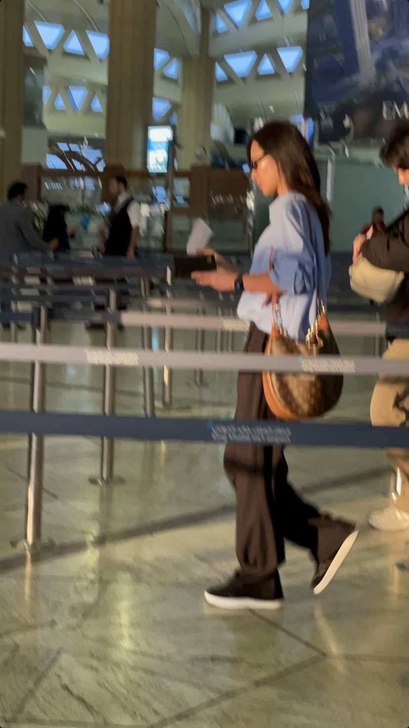 I'm honored to be the luckiest Saudi Sone!! Thank you Yuri for making my dream come true🩷, and thank you for giving me a day to remember🥰, I love you and so Mandu YoURI💕 가장 운이 좋은 사우디 소원인이 되어 영광입니당!! 내 꿈을 실현시켜 주셔서 고맙당 유리 언니🩷, 그리고 기억에 남는 날을 주셔서 감사해용🥰 사랑해요♡︎ 아주 많이 만두해용 누님~ 🥟💗@Girls' Generation #GirlsGeneration #소녀시대 #kwonyuri #권유리 #yuriinriyadh #KSA 🇸🇦 #사우디 🇸🇦 #SaudiArabia 🇸🇦 #사우디아라비아 🇸🇦 #Riyadh   #RiyadhSeason #리야드시즌 #مطار_الملك_خالد #kingkhalidinternationalairport #blvdcity #koreabrandexpo @KOREA BRAND EXPO 