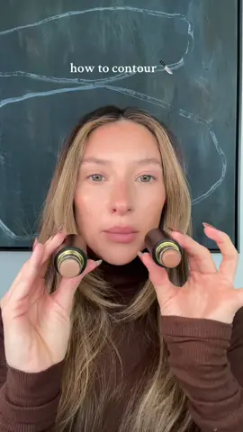 POWER OF CONTOUR. Understanding placement of contour as well as undertones of products are both KEY principles in makeup applicsation. I have an “understanding undertones” and “how to contour” video both available on my app @MAKEUP BY KELLI ANNE !! Subscdibe (or purchase) for access! #contour #makeuphacks #makeuptips #makeupartist @Westman-Atelier 