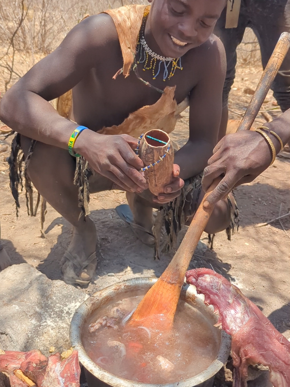 Hadzabe tribe Cooking Lunchtime🥰very delicious food #bushmen #culture #traditional 