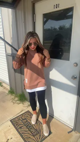 Simple basic outfits.. yes please #outfits #OOTD #sweatshirt 