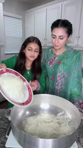 Teaching my daughter how to make her favorite chicken biryani.  Please contact @Al Iqra tech for more information  Dress from @Brandstore130  #chickenbiryani #biryanirecipe #fyp #chickenbiryanilovers #allobiryani 