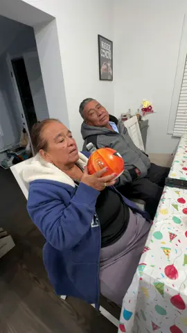 Grandma trying pumpkin @BUZZ BALLS 😂😂 si le gusto? #buzzball #pumpkinseason #fall #drink #grandma #funny #fyp 