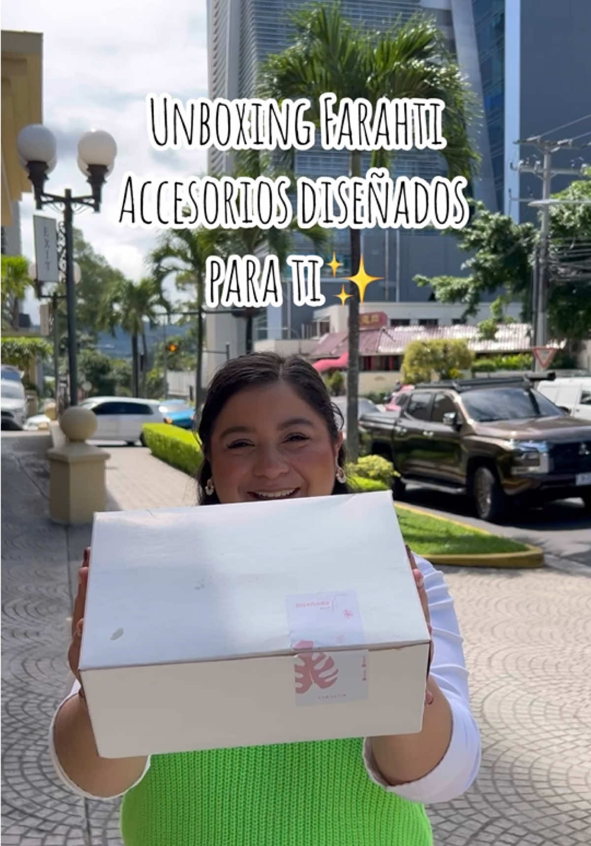 Ame cada uno de los accesorios diseñados para mi♥️ sin duda un emprendimiento que vale totalmente la pena✨ @FARAHTI #unboxing #haul #unboxingvideo #unbolsing #accesorios #handmadegifts 