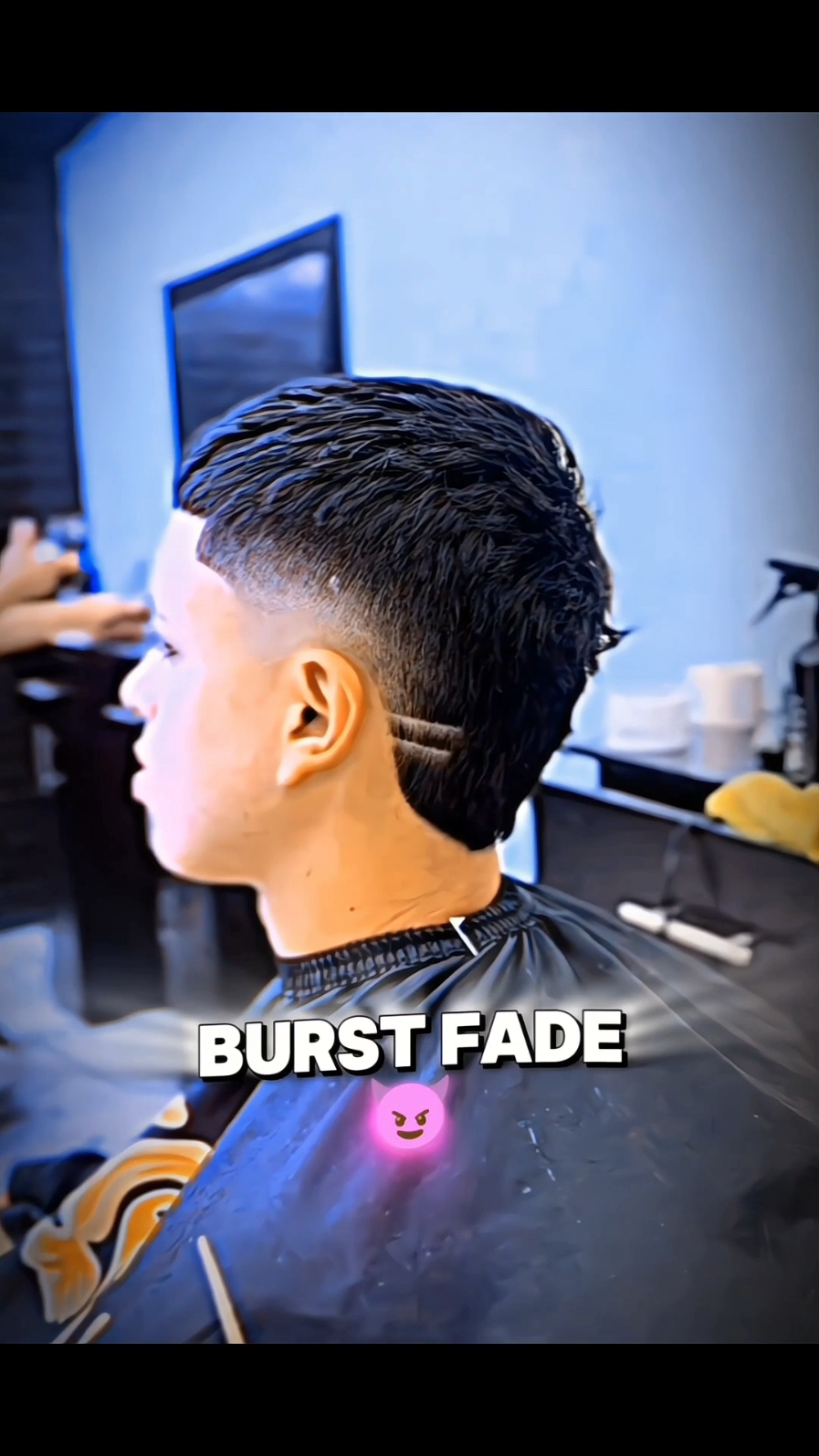 Brutal🥵 Artista: @newlifebarbercr #cortesconflow #mohicano #tendencia2025 #cortesmasculinos #tips #ideasdecortes #cortesdepelo #barbershop #hairstyle #haircut #modamasculina