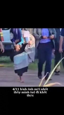 #thayminhtue :chúc thầy khất thực tốt đẹp 
