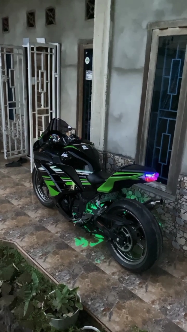 giwar giwar👹👹 #fyp #ninja250fi #fallsukafyp #250ykstyle 