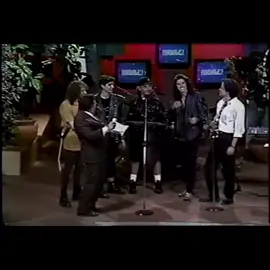 que suertuda es julia 🥹 #caifanes #saulhernandez #lanegratomasa #borntoolate 