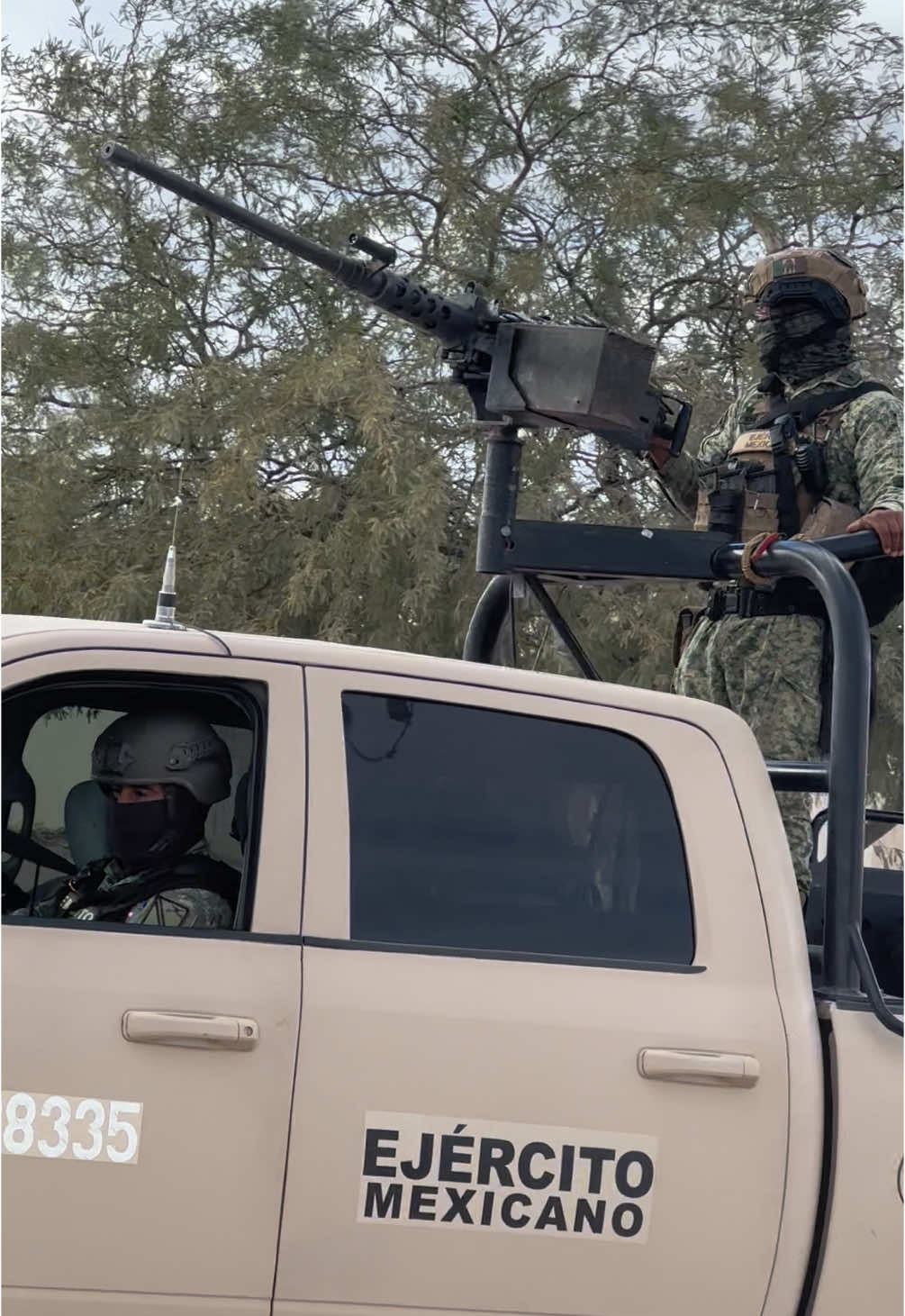 Tremendo enfrentamiento entre sicarios y militares caborca Domingo 3 de Noviembre