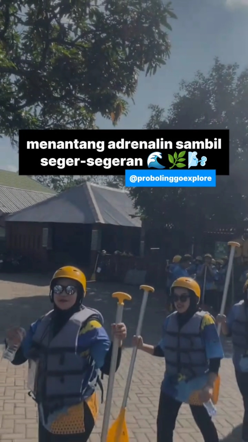 Seru-seruan dan nyegerin diri bareng bestie main arung jeram, lur! 😍🌊🌬 VT by riniin_04 📍Songa Rafting #probolinggoexplore #wisataprobolinggo #probolinggo #probolinggohits #exploreprobolinggo #songarafting #fyp #fypage 