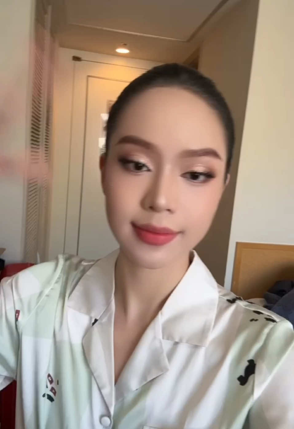 Quá trình makeup và làm tóc cho National Costume show hôm qua của Thuỷ #HuynhThiThanhThuy #MissInternational #BeautiesforSDGs #HoahauVietNam #TienPhong #SenVang #Nucos #Vietjet #ArataWellness #YenChungSamVang #TrungNguyenLegend #CharmePerfume #LongBeachPearl 