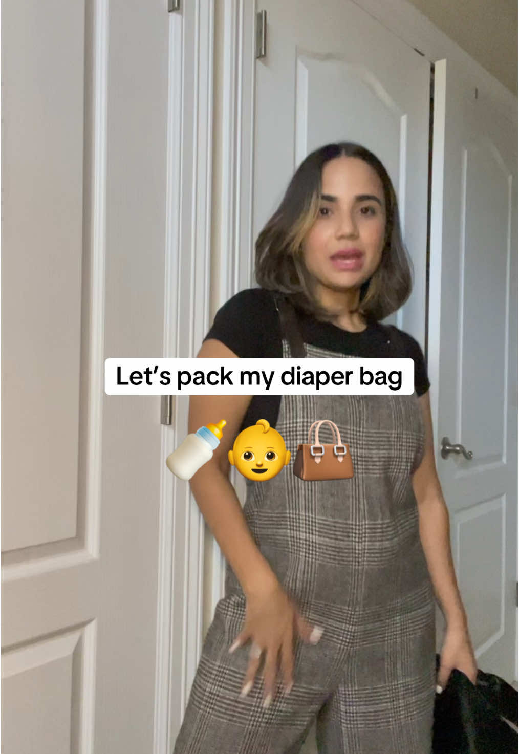 lets pack my diaper bag ft.@momcozy baby water wipes 👶🍼👜🤍 #momcozy #babywipes #momcozyshop #momcozybabywipes #sahm #TikTokShop #momtok 