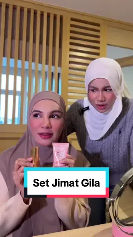 Pantang saya kalau Snow tinted saya hilang. Selalu yang ambil nya siapa lagi kalau bukan Qadejah. Memang jadi rebutan pun sebab snow tinted ni mengandungi SPF 50. Memang terjaga kulit kalau nak ke mana mana. Sangat melindungi dan ditambah pula dengan lipstik collagen. Memang berbaloi set ni