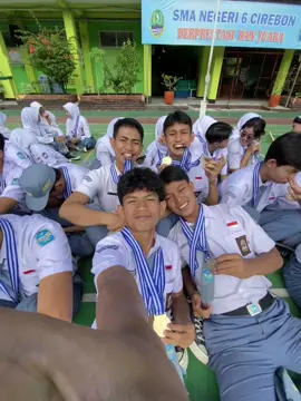 Penghuni kursi belakang🤙✌️#popkotacirebon #smanam #fotolive 