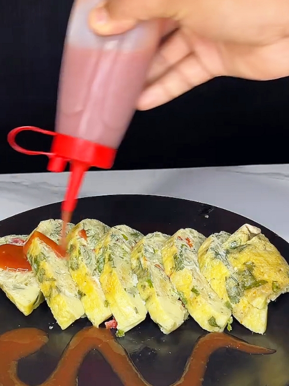 Spicy Lays Omelette in Winter #trending #amazing #viralvideos 