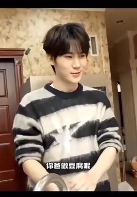 张哥笑的，好甜啊😘😘😘#tnt #时代少年团 #tnt_thời_đại_thiếu_niên_đoàn #teensintime时代少年团 #baomihua🍿 #thoidaithieuniendoan #thoidaithieuniendoan时代少年团 #thoidaiphongtuan #truongchannguyen #张真源 #truongchannguyen_zangzhenyuan🐿 