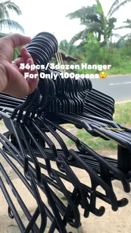Grabe ito na yung pinaka mura na hanger na nakita ko dito sa tiktok😲 #plastichangerforclothes #plastichanger #36pcshangers #36pcs3dozenhanger #qualityhangers #qualityhangersforadultclothes #flexiblehanger @Gold Jasmine #foryou #fypage 