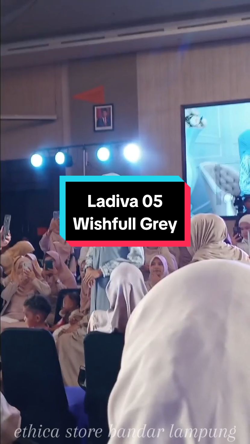 Open Pre-Order (po) dan sistem menabung Ladiva 05 Wishfull Grey💖 Jangan tunda lagi!! Ikutan Pre-Order dan setor liat pesanan Sarimbit nya dari sekarang juga!! WA : 0895-2061-3535 #GRSI2025  #sarimbitkeluarga  #SarimbitEthica  #SarimbitSeply  #BajuLebaran  #KemilauSarimbitIndonesia  #EthicaStoreBandarLampung  #ootdmuslimahkeluarga 