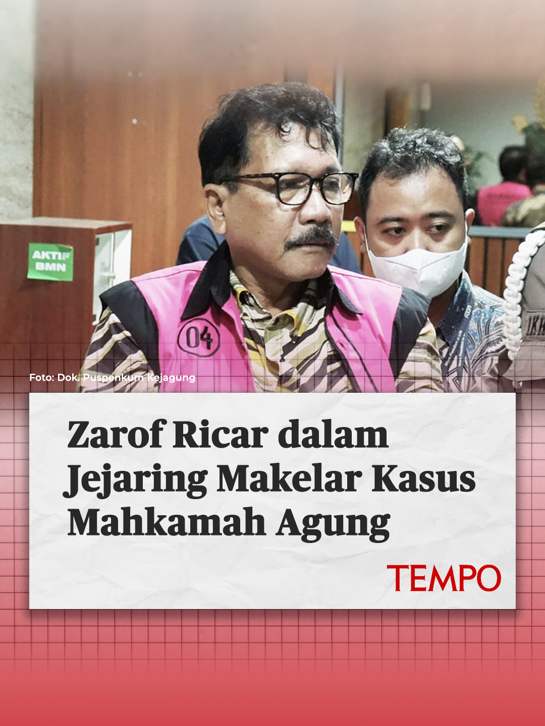 Pejabat Mahkamah Agung kembali terciduk menjadi makelar kasus untuk meringankan hukuman para terdakwa. Namanya Zarof Ricar. Nama Zarof juga pernah muncul di Komisi Pemberantasan Korupsi. Seorang mantan penyelidik mengatakan Zarof pernah terdeteksi saat KPK tengah menguntit proses suap di sekitar suksesi pimpinan Mahkamah Agung. Akankah jaksa mengusut jejaring Zarof hingga ke akar-akarnya? Simak laporan utama Tempo selengkapnya di majalah.tempo.co #majalahtempo #tempo #MahkamahAgung #KejaksaanAgung #MakelarKasus #ZarofRicar
