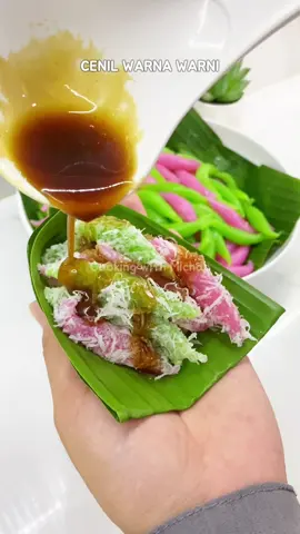 CENIL WARNA WARNI Bahan cenil : * 150gr tepung beras * ½ sdt garam * 2 sdm gula pasir * 450ml santan * 225gr tepung tapioka * Pewarna makanan secukupnya * 100gr kelapa parut + sejumput garam (kukus 10 menit) Bahan saus gula merah : * 150gr gula aren/gula merah * 1 sdm gula pasir * 1/2 sdt garam * 50ml air * ⁠1 sdm maizena + air #cenil #cenilwarnawarni #jajananpasar #kuetradisional #cooking #cookingwithmichan #fyp 