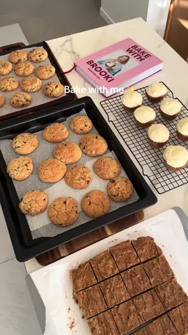 ✨Bake with me ✨ Got my hands on the new Bake With @brooki cookbook so had to try a few recipes out! Today I chose the NY Cookies, Red Velvet Cupcakes & Biscoff Blondies. 100/10! #bakewithbrooki #baking #food #FoodLover #cookie #Recipe #narasmith #fyp #cupcakes #biscoff #creatorsearchinsights