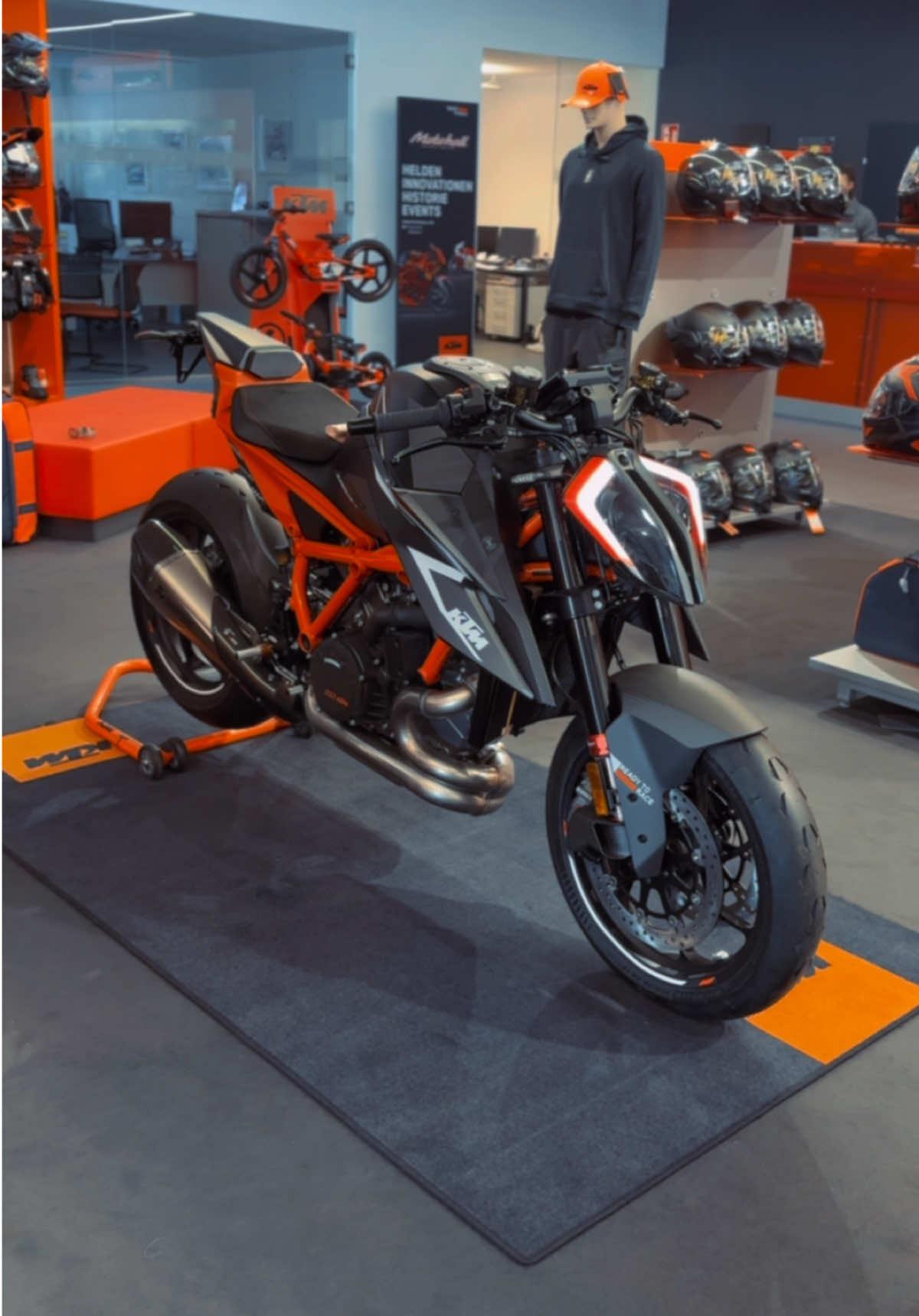 1/500 Stück: Die 1290 Super Duke RR 💥 #ktmwien #ktm #superduke #2025 #duke #nakedbike #motorrad #beast #fyp 