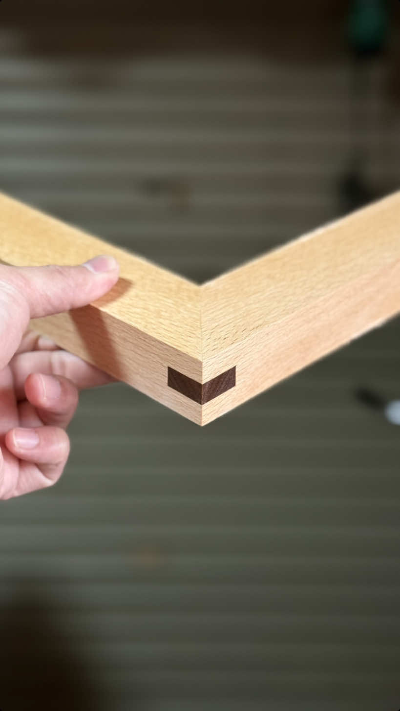 Simple but practical spline miter joint. #woodworking #woodworkingtips #DIY #jig 