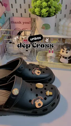 em dép quá cutii lun 🫧🐶🫶 #youngmeriviu #depxinh #cross #unboxing #viral #xuhuongtiktok #muataitiktok 
