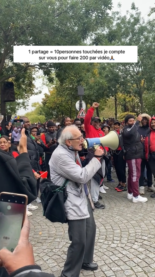 lors de la manifestation du Rpprac972 à Paris Que tu sois antillais ou pas si tu suis le mouvement contre la vie chère  aux Antilles et le colonialisme enfantine qui ne cesse on envahit les réseaux sociaux avec les hashtag #martinique #rubanrouge #viechere #rpprac972  @le_R_972  chacun d'entre nous participons à notre niveau avec un j'aime une republication pour que l'information circule dans le monde entier @lavolgalafolie #ler972 #fypシ゚  #martinique #972 #Martifamily #viechere #rubanrouge  #creatorsearchinsight searchinsight #rpprac972 #rppracparis #rpprac #guadeloupe #reunion #guyane #canada #Haïti #saintdomingue #domique #saintlucia   #Saint -Martin  #émeutemartinique  #suriname #mobilisationmartinique #manifestationMartinique   #émeutemartinique #emeutes #emeutemartinique #cuba #royaumeuni #belgique🇧🇪 #suisse #Allemagne #espagne #jamaica #cotedivoire🇨🇮 #abidjan #japon  #togo  ❤️💚🖤  #info #news 