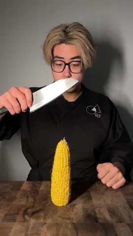 Corn sharpness test. #fyp #satisfying #knife #corn #knifesharpening #knifesharpener #sharp #kitchenknives #japaneseknives 