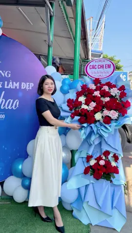 BÀ CỤ U40 😄