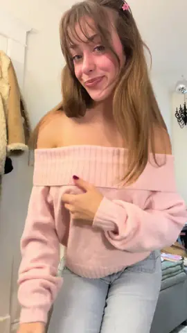 rainy monday ootd @hollister #HollisterPartner #OOTD#outfit#fitcheck#fallfit#fall#outfitoftheday#pink#Vlog#girls#girlhood