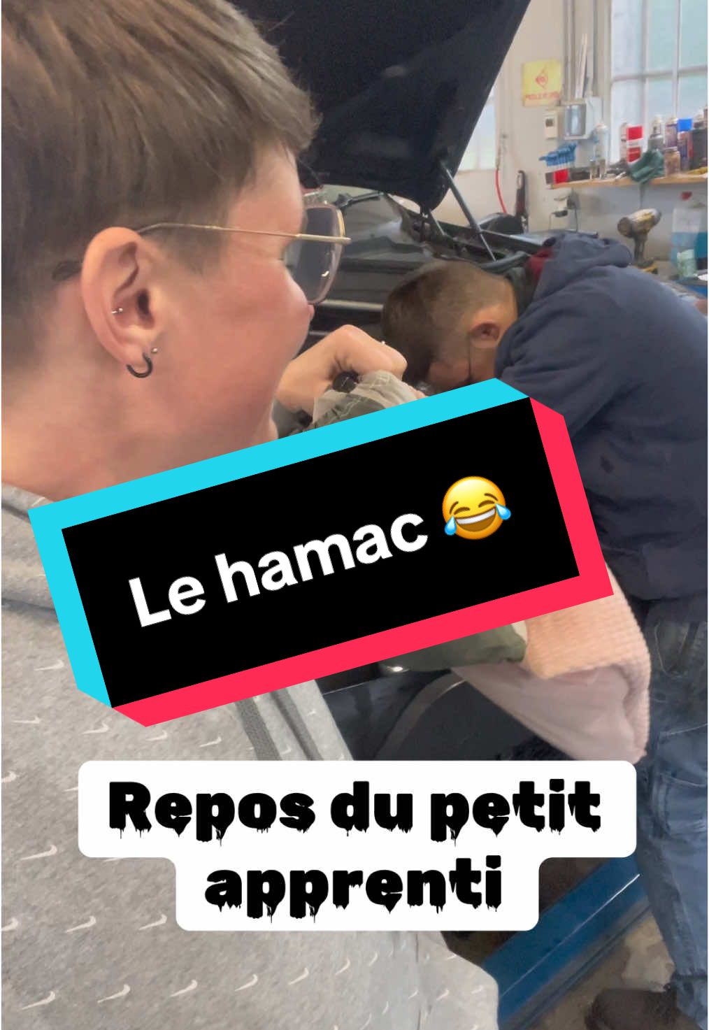 À mon avis, celle-ci s’y attendait pas, il en trouvera beaucoup quand même des patronnes comme moi qui pense à son petit confort 🤔🫢😂@le petit apprenti #fatigue #repos #hamac #relaxation #detente #humour #garage #repauto01 