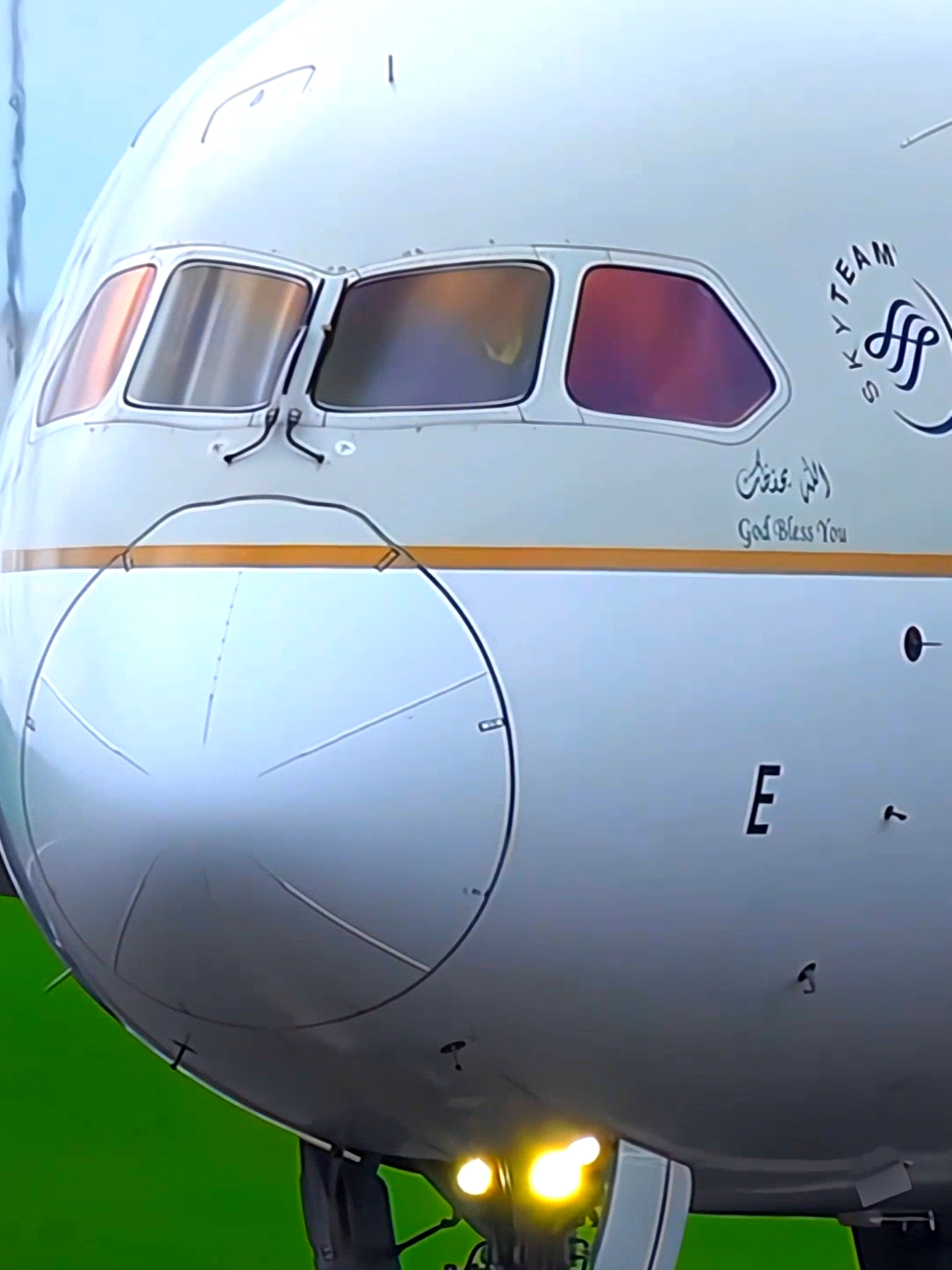EPIC AIRCRAFT TAKEOFFS and LANDINGS Birmingham Airport  #BirminghamAirport #AirplaneSpotting #takeoff #landing #AviationLovers #AirportLife #TravelGoals #emirates #saudiairlines #qatarairways 