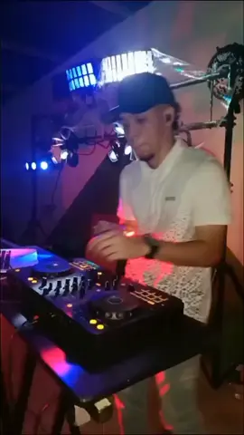 VOLANDO POR TODO TU CUERPOO🗣️🎶 #williegonzalez #salsaparaestados #salsaparadedicar #Salsa #paraestadoswhatsaap #flypシ #Viral #vnzla🇻🇪 #fyp #thecriminal #djjordanelcriminal #aragua #sanmateo 