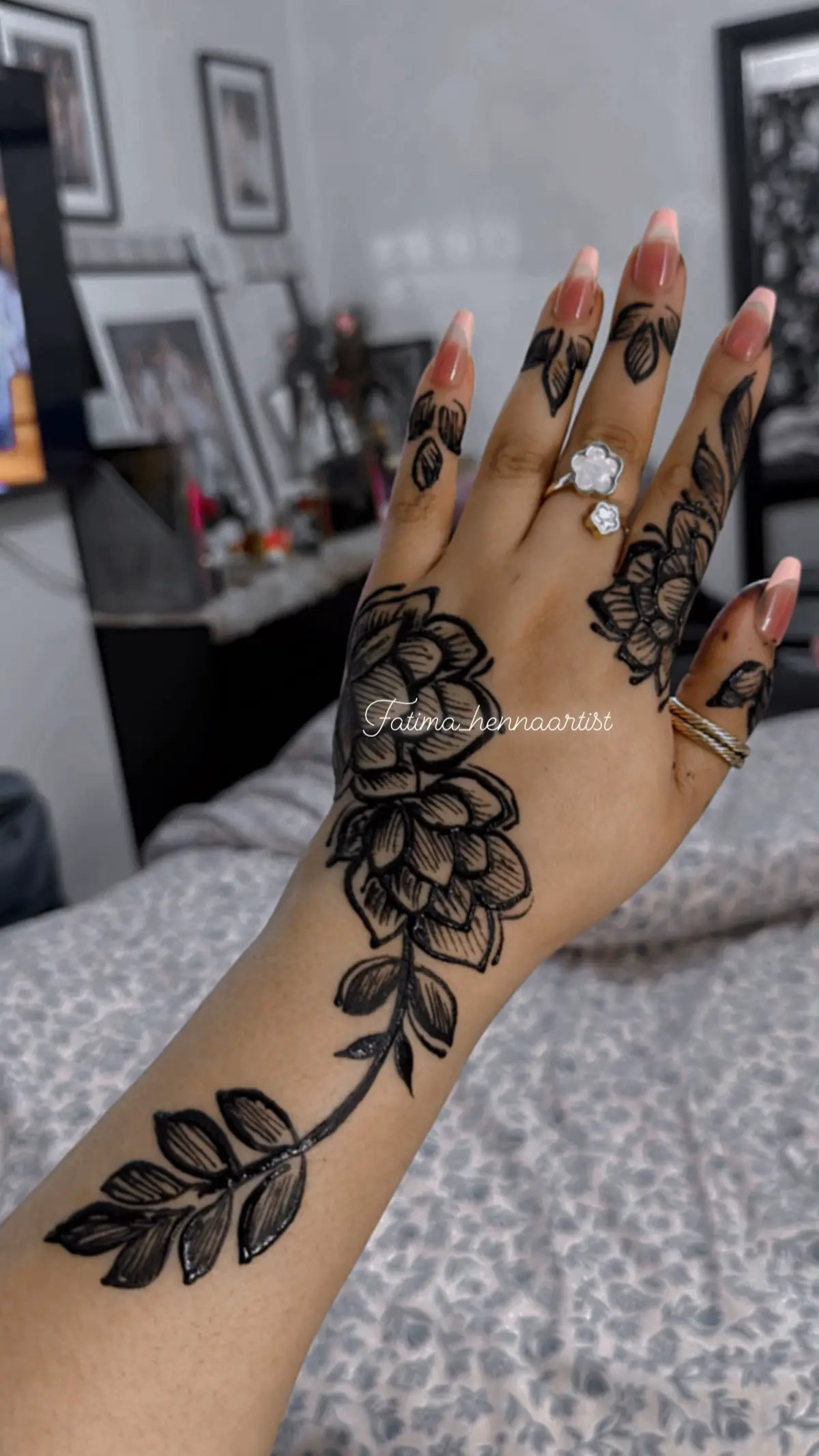 Stunning Henna Design Inspiration! #HinaArt #HennaDesign #MehndiInspo #Fatima_hennaartist”