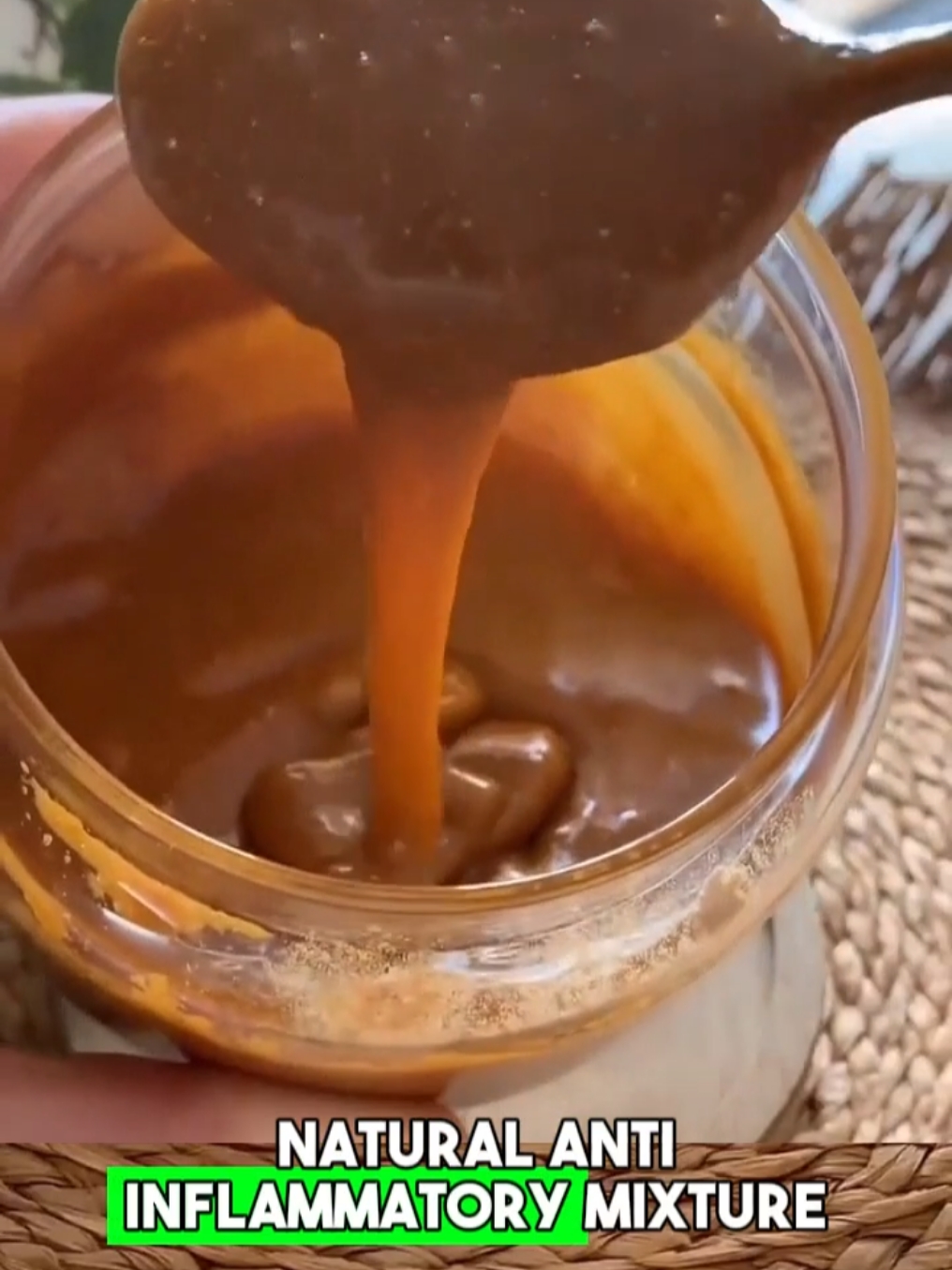 Boost your wellness naturally with this golden anti-inflammatory blend! 🌿 Just a spoonful a day may support your body’s natural defenses and balance inflammation. 💪✨ #NaturalRemedy #AntiInflammatory #GoldenHoney #WellnessTips #HealthyLiving #NaturalHealing #TurmericMagic #HoneyBenefits #HolisticHealth #DailyWellness 
