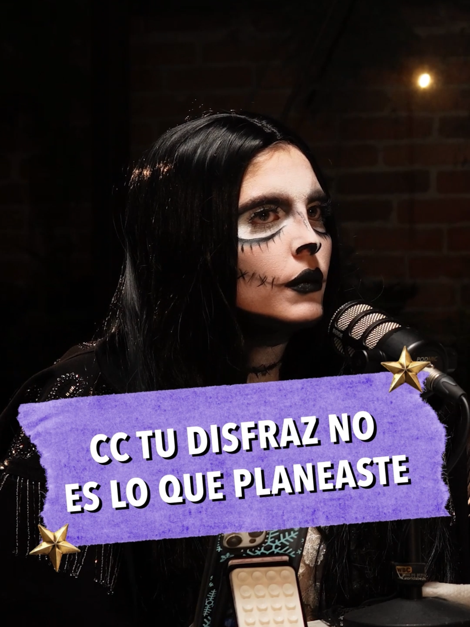 Icónico momento en el que descubrimos el verdadero disfraz de @holasunshinee 😂 Ep 13 | T3 - “¿Le temes a la oscuridad?” @lafatshionista  @dwoong  #6decopas #6dc #podcast #seisdecopas #fyp #halloween