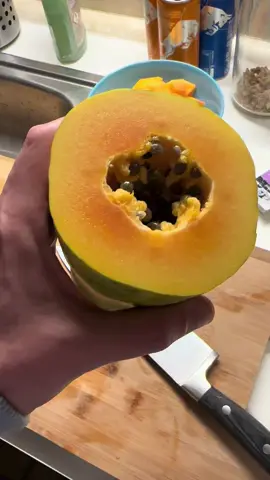 Zecken in einer Papaya?! WTF ich hatte einfach Zeckeneier in meiner Papaya! #prank #papaya #zecken #viral #fyp #fypシ゚ 