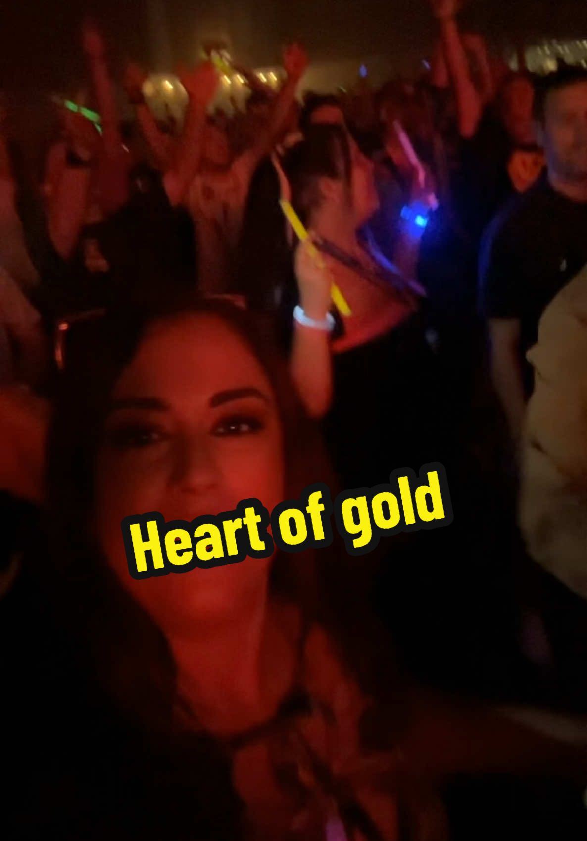 Had to capture a snippet of this one. My favourite ever happy hardcore track ✌🏻 Force and styles together again. Smashed it out the park #setoftheday @Forever Presents  #heartofgold #happyhardcore #happyplace #90sraver #sanctuaryforever #divcrew #moomincrew 