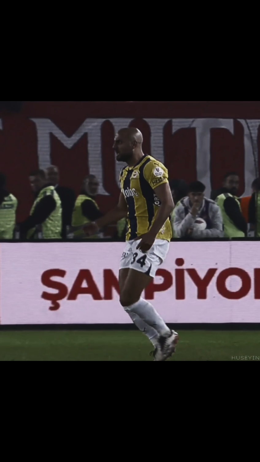 hırsa bak 40 yıllık fenerli gibi #amrabat #fenerbahce #vıral #fyp #goats 