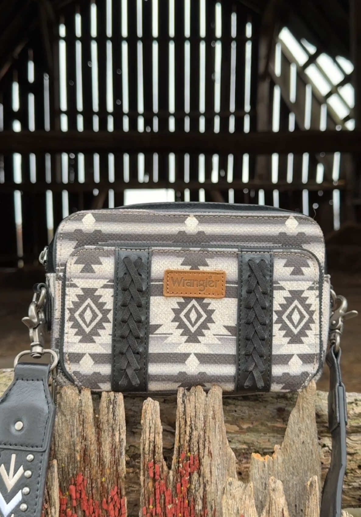 Wrangler Southwestern Purse with built in wallet #westernstyle #southwestern #countrygirl #westernboho #handbag #wranglerpurse #cowgirl