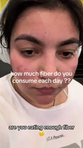 if you experience bloating and are not seeing results from change of diet and exercise try tracking your dietery fiber intake !! i was shocked by how much lighter i felt after just 2 weeks after months of fitness and calorie/protein tracking but still feelikg bloated and not losing many inches #weightloss #caloriedeficit #weightlossmotivation #weightlosstipsforwomen #fiber #cleaneating #fyp #exercise 