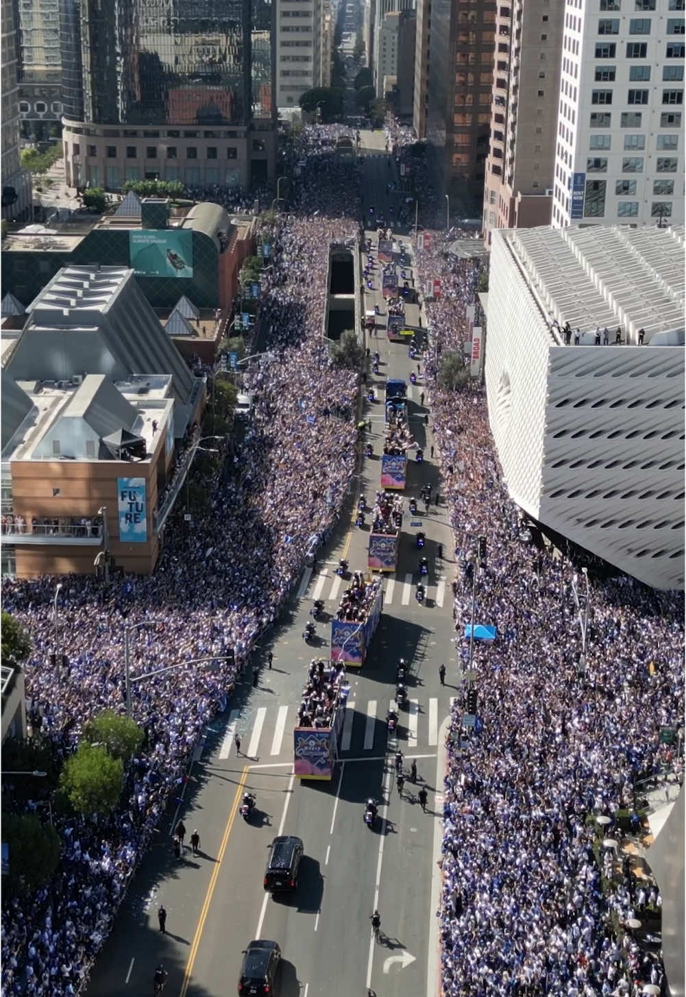 These aerial views from the World Series parade. 😳 #dodgers #sports #losangeles #views #wow 